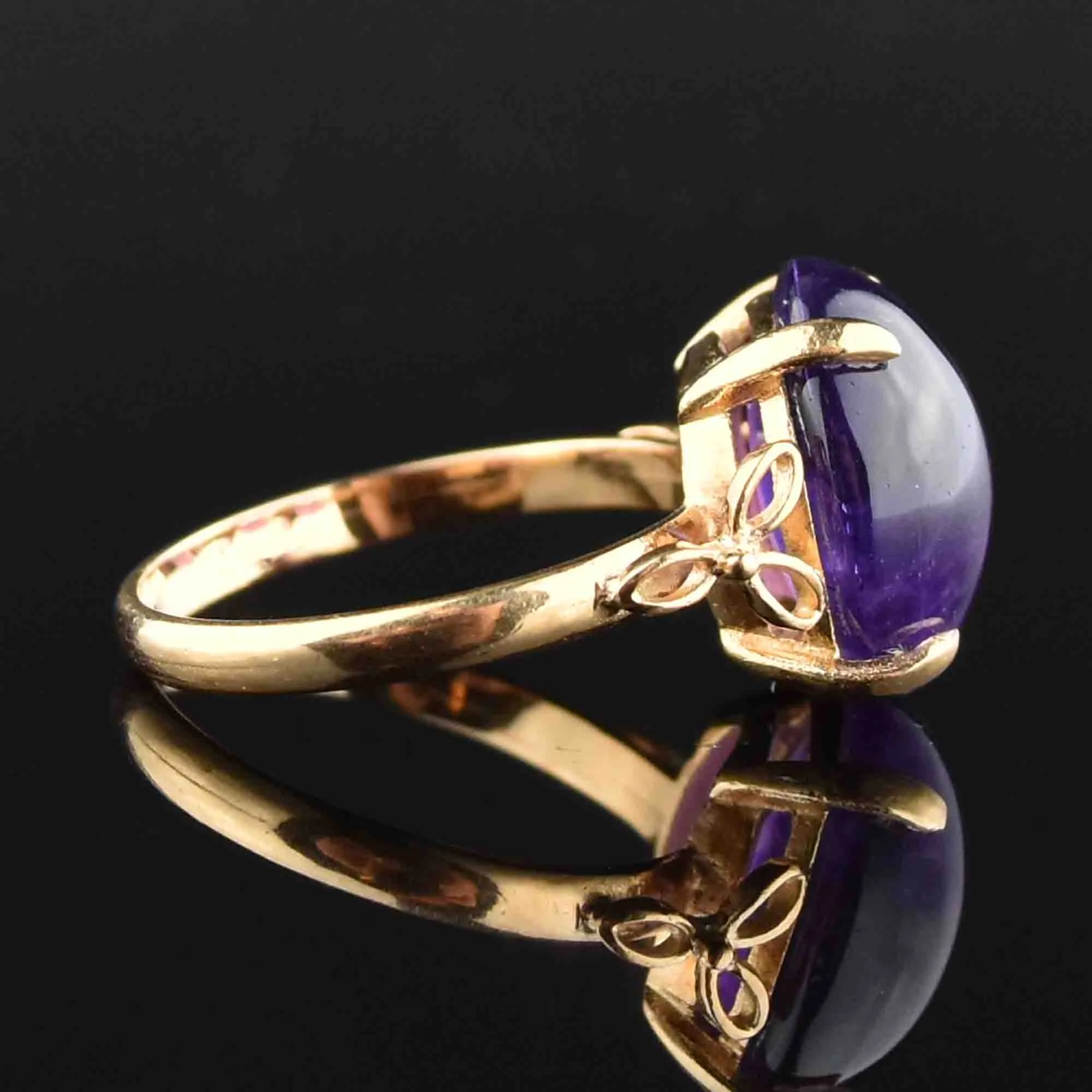 Vintage Amethyst Cabochon 14K Gold Ring